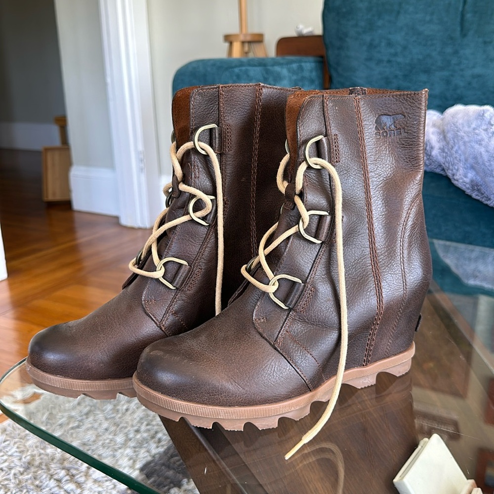 Sorry Joan of arctic wedge size 9.5